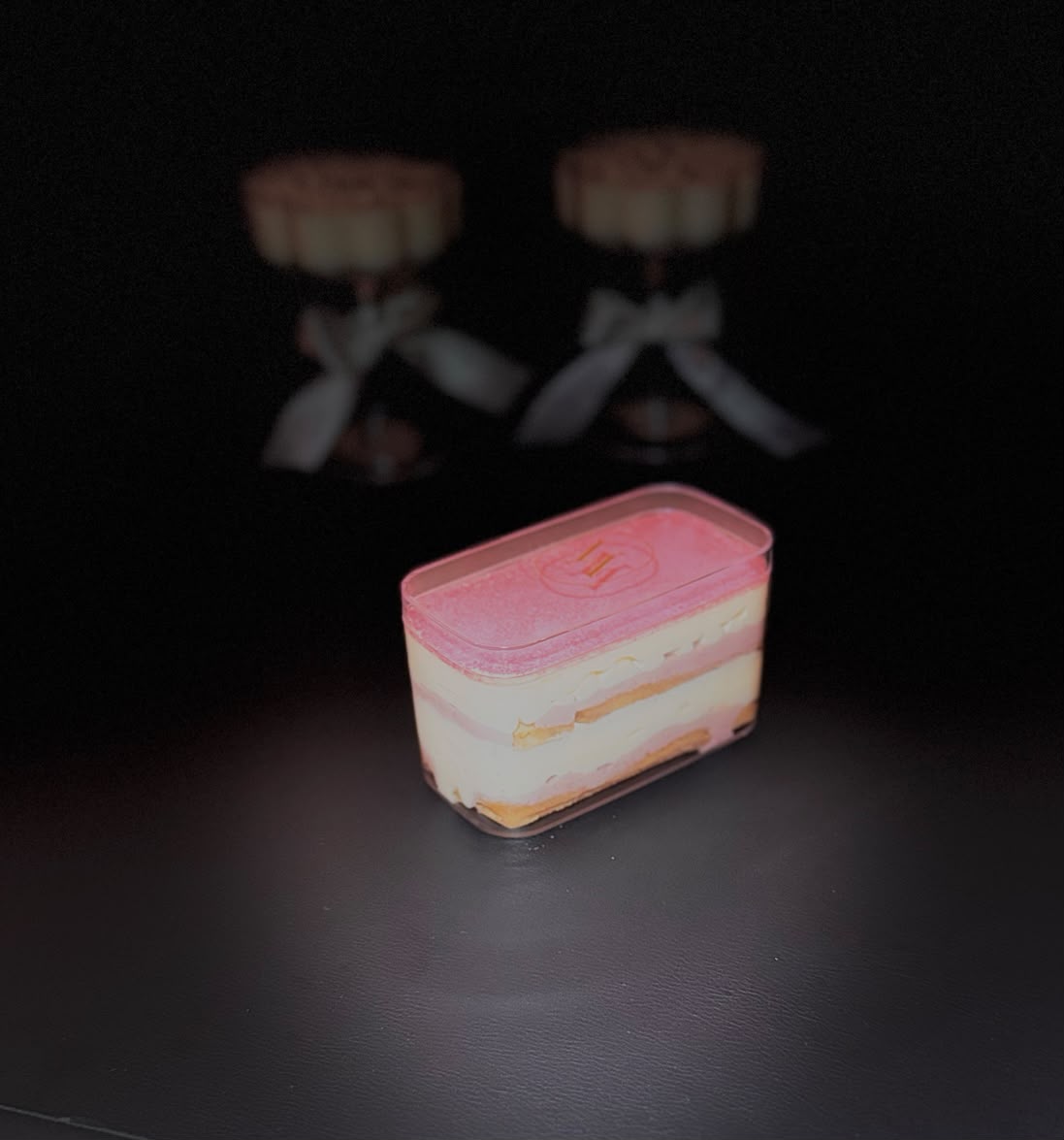 Berry Blush tiramisu in a clear Velaura tub